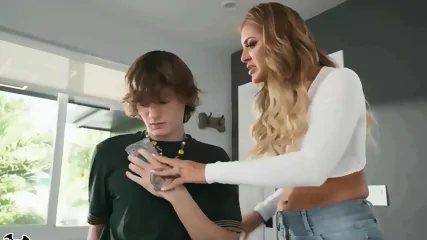 Big Cock vs Perfect Pussy - Vidéo premium HD - MILF | Charmeuse X