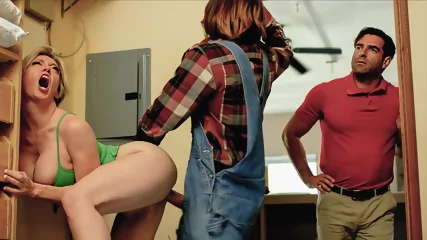 Hot Busty MILF Fucks The Cable Guy Sneakly - Vidéo premium HD - MILF | Charmeuse X