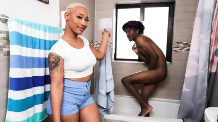 Thick Ass Daphne - My Stepmom Wants My Load [Amateur] - Video Porno Gratuite HD | Charmeuse X