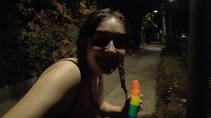 C'est la nuit mais Louise ne pense qu'a se masturber n'importe ou - Videos Film Porno Poilue Gratuites HD | Charmeuse X