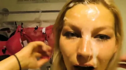 Geile Milf Lutscht Fremden Schwanz In Der Ã¶ffentlichen Umkleidekabine - Video Porno Gratuite HD | Charmeuse X