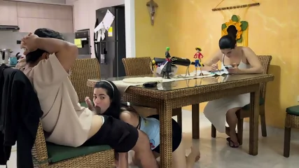 Stepdaughter Gets Fucked In Secret Under The Table - Video Porno Gratuite HD | Charmeuse X