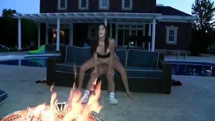 Newbie Takes A Cock - Video Porno Gratuite HD | Charmeuse X