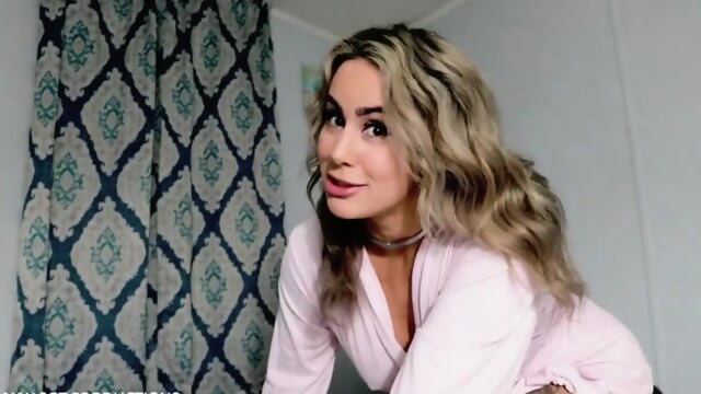 Sharing a bed with my hot stepmom - Video Porno Gratuite HD | Charmeuse X