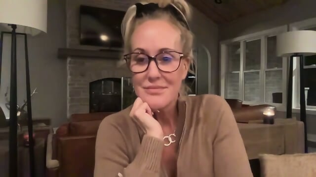 Granny Brandi Love Livestream - Porno MILF - Femmes Matures en HD | Jeux de Rue